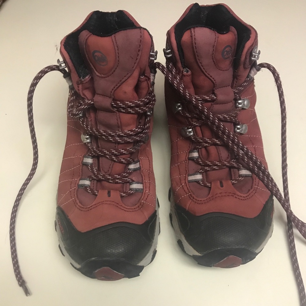 Red oboz hiking boots size 8 feel like 7.5